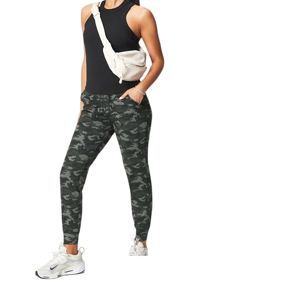 FABLETICS High Waisted Performance Jogger In Charcoal Camo - Picture 1 of 12